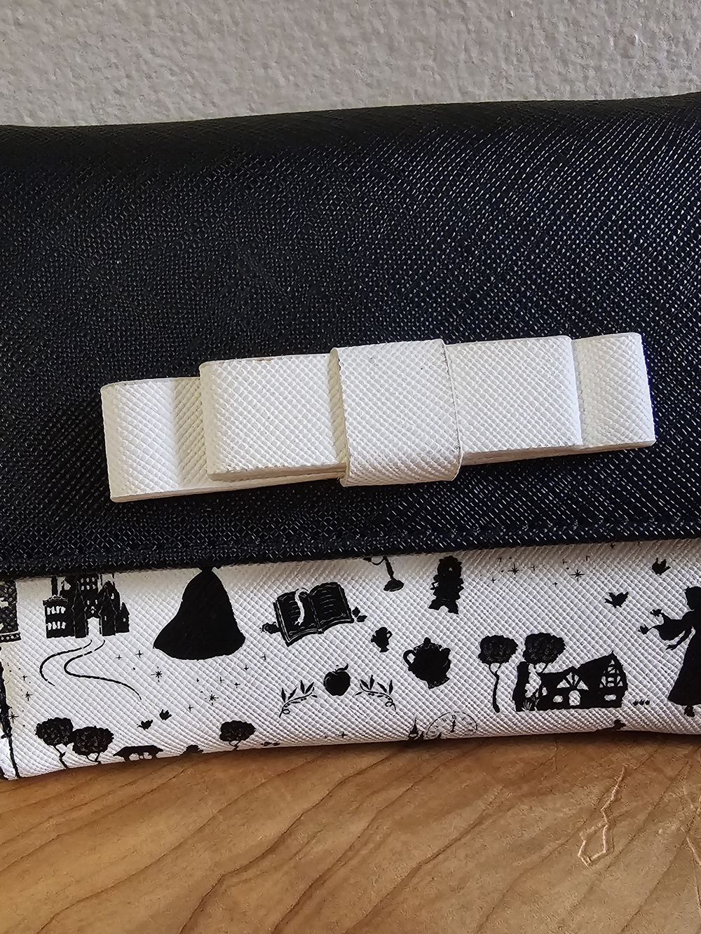 Disney x Loungefly Black & White Fairytale Wallet - Picture 4 of 7